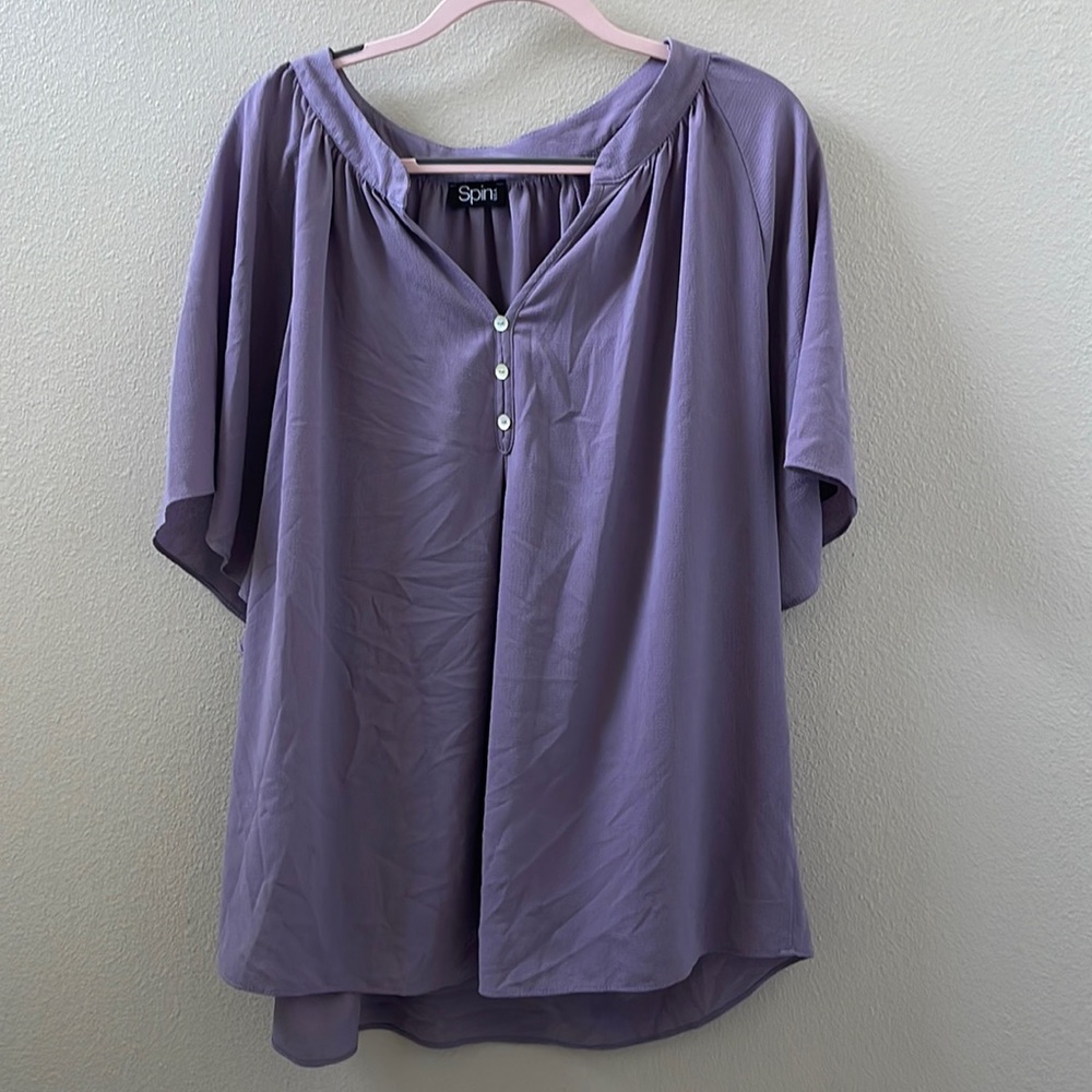 Lavender flutter sleeve top. 3x. Lightweight material.